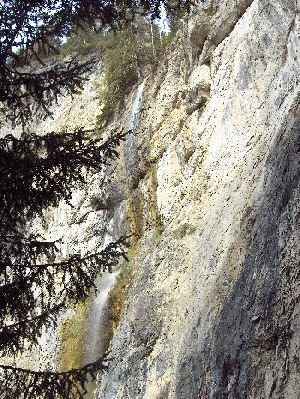 Cascata,fianco palestra